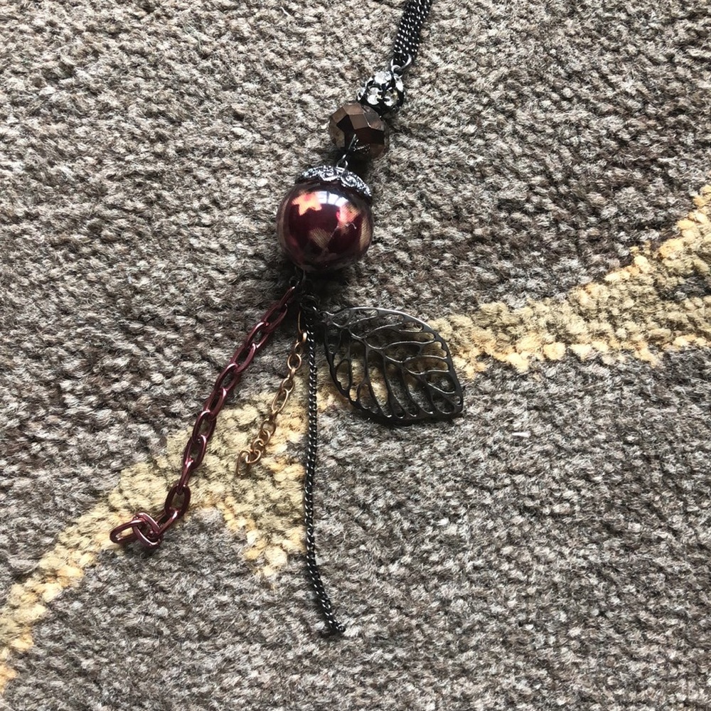 Leila Rowe. Long chain necklace.